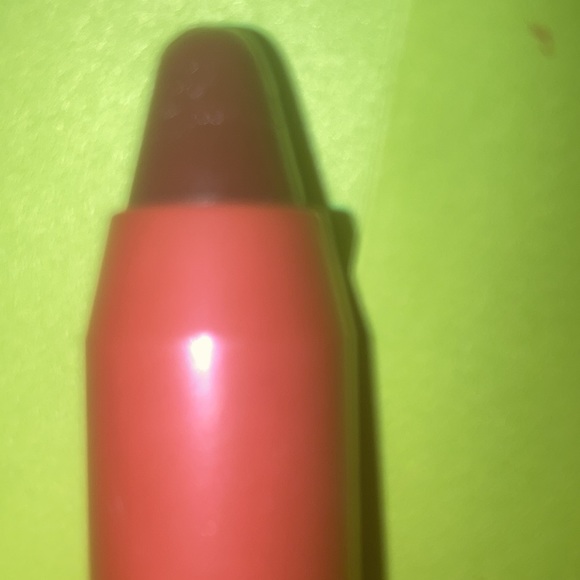 TARTE.  lip crayon in Almost Red@ - Picture 2 of 3